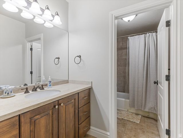 3077 E SCENIC VALLEY LN, Sandy, UT 84092