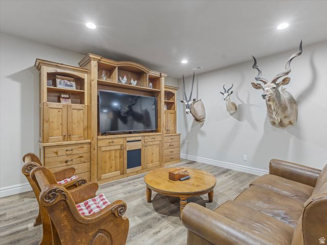 3077 E SCENIC VALLEY LN, Sandy, UT 84092