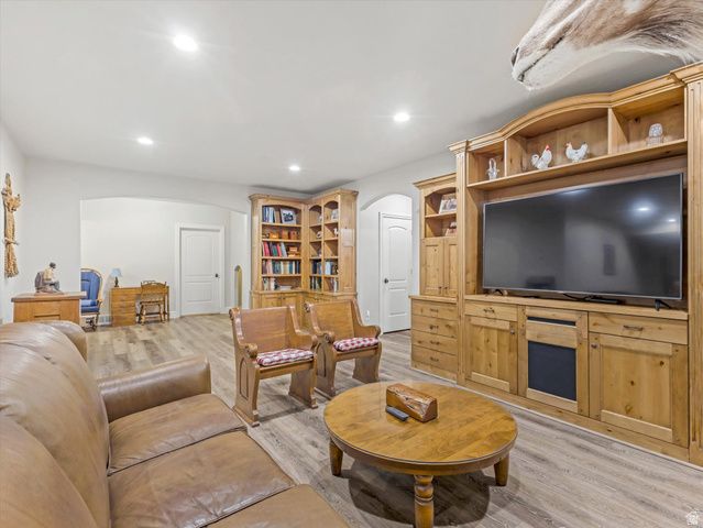 3077 E SCENIC VALLEY LN, Sandy, UT 84092