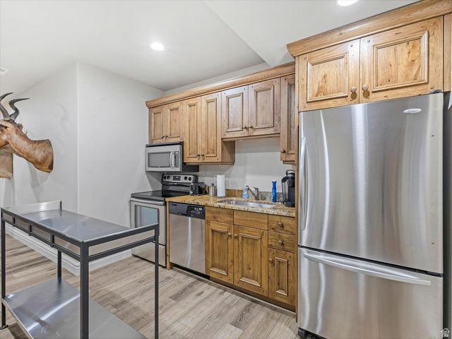 3077 E SCENIC VALLEY LN, Sandy, UT 84092