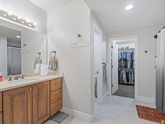 3077 E SCENIC VALLEY LN, Sandy, UT 84092