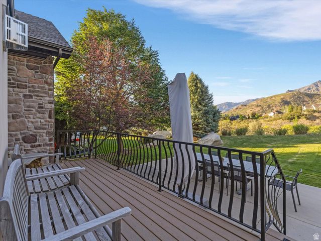 3077 E SCENIC VALLEY LN, Sandy, UT 84092