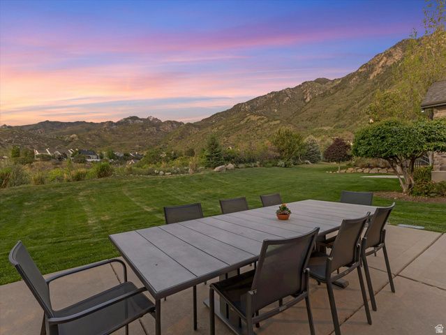 3077 E SCENIC VALLEY LN, Sandy, UT 84092