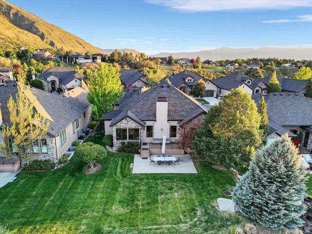 3077 E SCENIC VALLEY LN, Sandy, UT 84092