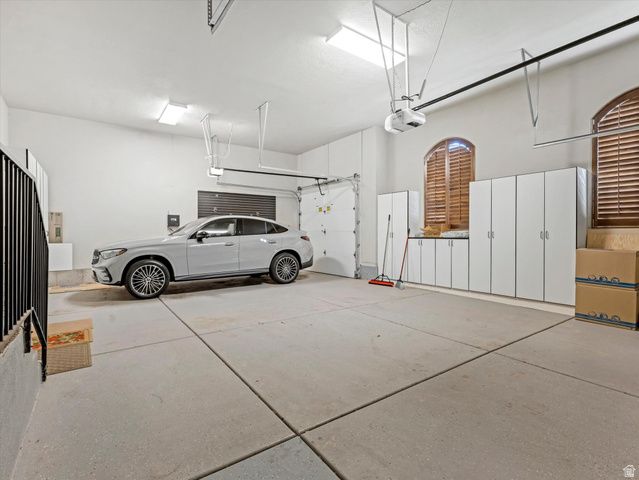 3077 E SCENIC VALLEY LN, Sandy, UT 84092