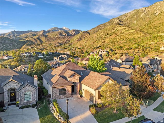 3077 E SCENIC VALLEY LN, Sandy, UT 84092
