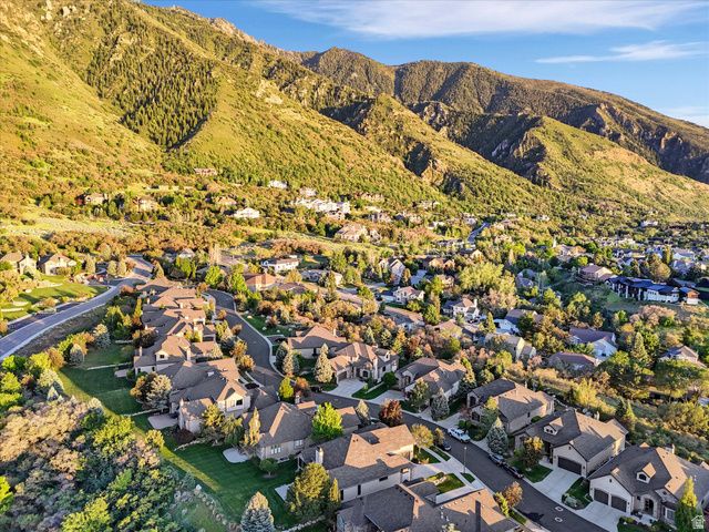 3077 E SCENIC VALLEY LN, Sandy, UT 84092