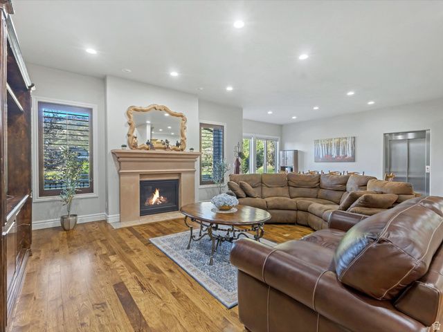 3077 E SCENIC VALLEY LN, Sandy, UT 84092
