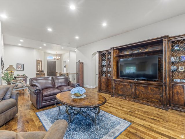 3077 E SCENIC VALLEY LN, Sandy, UT 84092