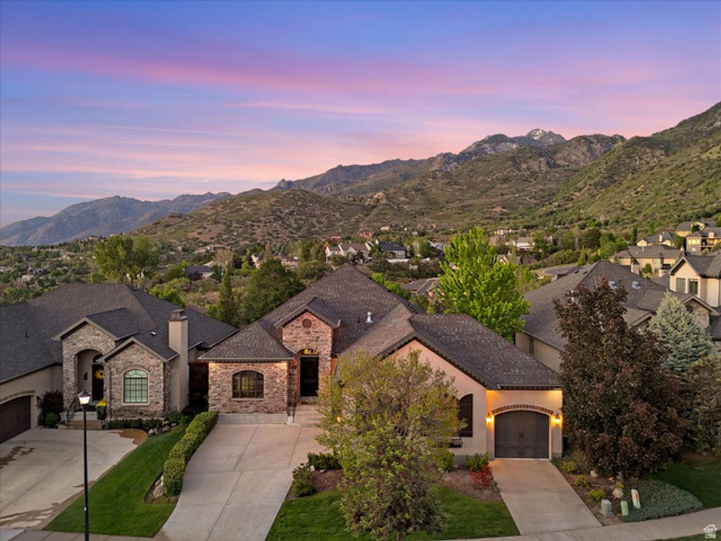 3077 E SCENIC VALLEY LN, Sandy, UT 84092