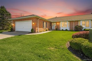 9 Saint Charles Ct, Amherst, NY 14221