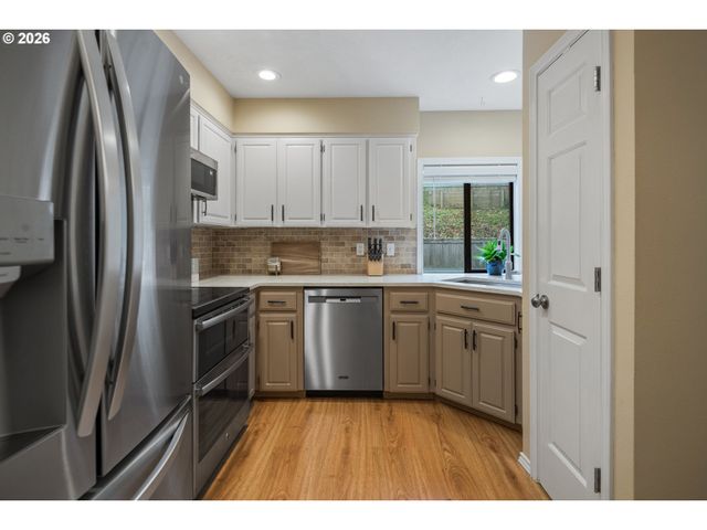 7949 Sw CONNEMARA Ter, Beaverton, OR 97008