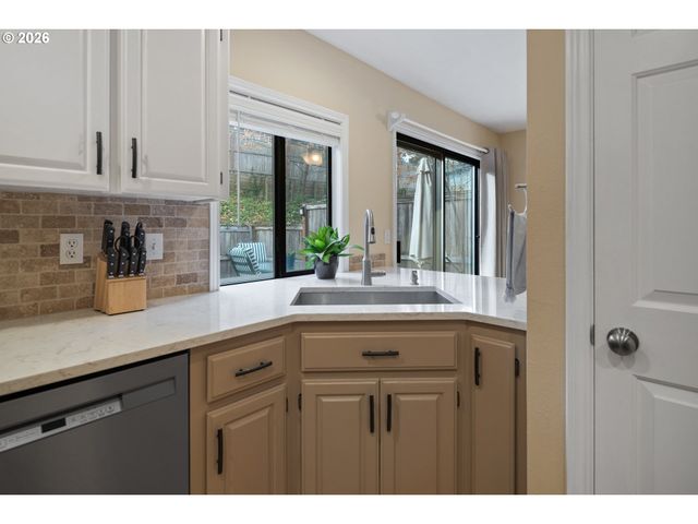 7949 Sw CONNEMARA Ter, Beaverton, OR 97008