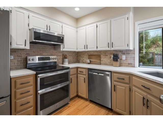 7949 Sw CONNEMARA Ter, Beaverton, OR 97008
