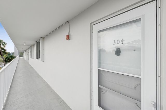 5961 NW 2nd Avenue 304, Boca Raton, FL 33487