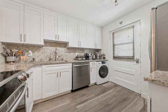 5961 NW 2nd Avenue 304, Boca Raton, FL 33487