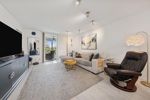 5961 NW 2nd Avenue 304, Boca Raton, FL 33487