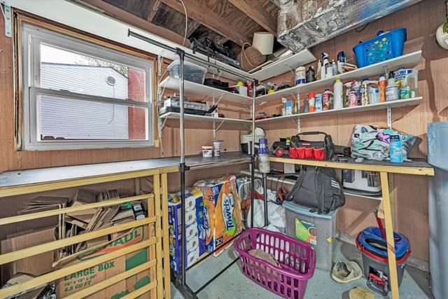 1740 Parker LN, Vinton, VA 24179