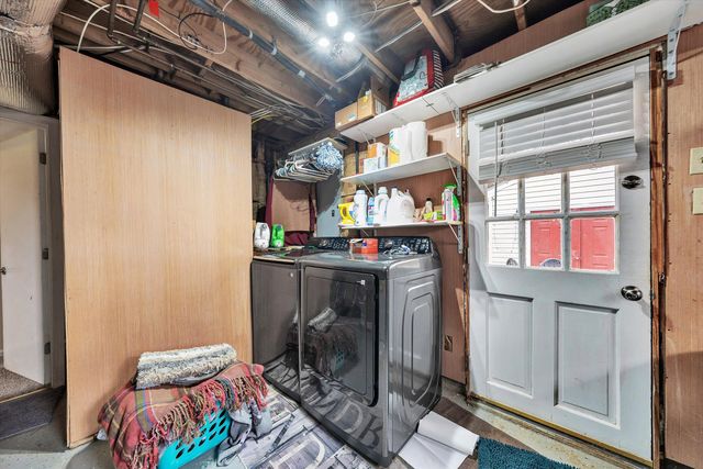 1740 Parker LN, Vinton, VA 24179