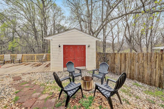 1740 Parker LN, Vinton, VA 24179