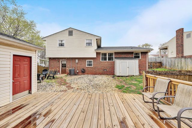 1740 Parker LN, Vinton, VA 24179