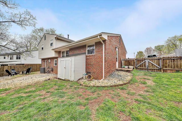 1740 Parker LN, Vinton, VA 24179