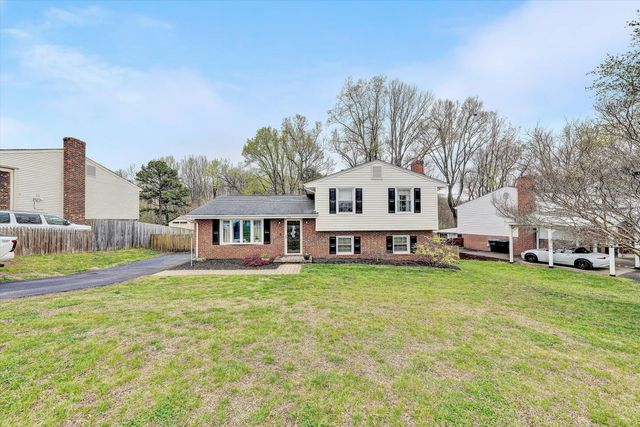 1740 Parker LN, Vinton, VA 24179