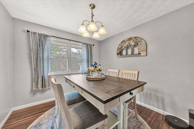 1740 Parker LN, Vinton, VA 24179