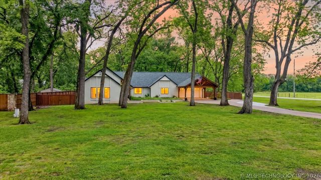2301 Camden Court, Bartlesville, OK 74006