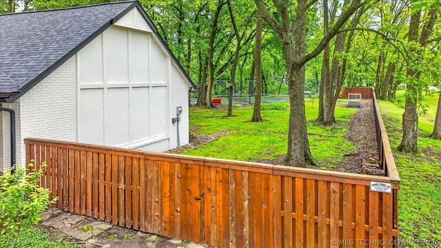 2301 Camden Court, Bartlesville, OK 74006