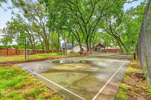 2301 Camden Court, Bartlesville, OK 74006