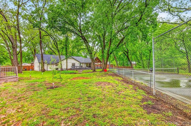 2301 Camden Court, Bartlesville, OK 74006