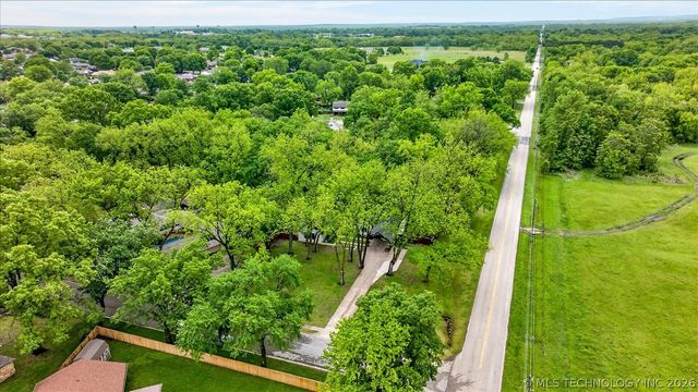 2301 Camden Court, Bartlesville, OK 74006