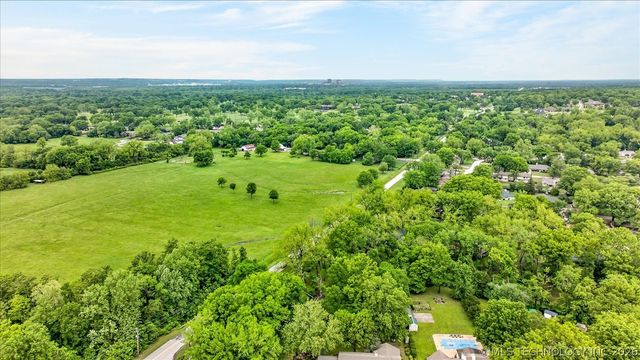 2301 Camden Court, Bartlesville, OK 74006