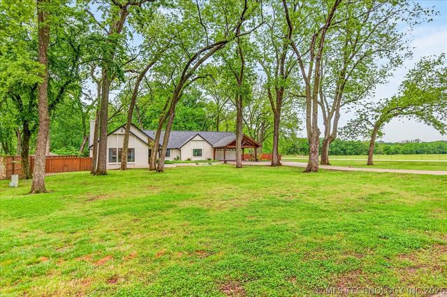 2301 Camden Court, Bartlesville, OK 74006