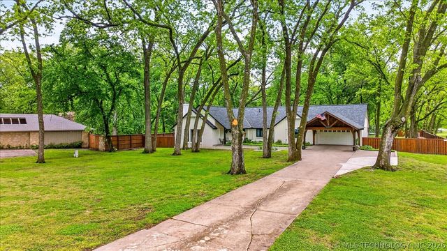 2301 Camden Court, Bartlesville, OK 74006