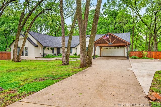 2301 Camden Court, Bartlesville, OK 74006