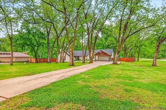 2301 Camden Court, Bartlesville, OK 74006