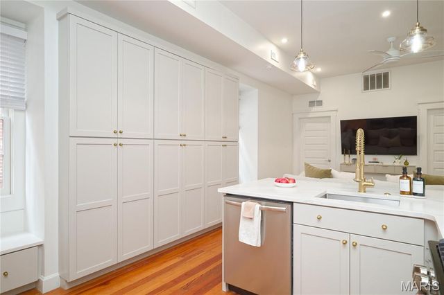 1915 S 12th Street, St Louis, MO 63104