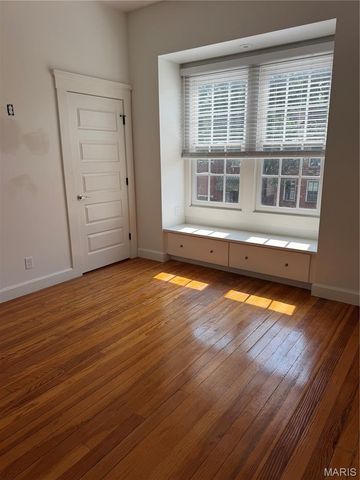 1915 S 12th Street, St Louis, MO 63104