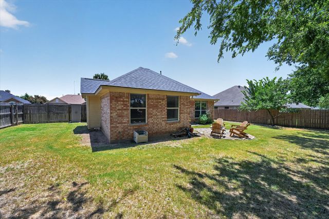 127 N Point Drive, Krum, TX 76249