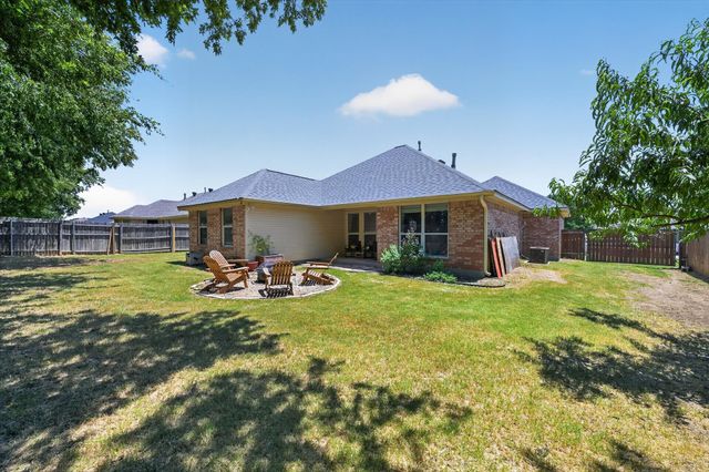 127 N Point Drive, Krum, TX 76249