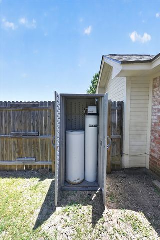 127 N Point Drive, Krum, TX 76249