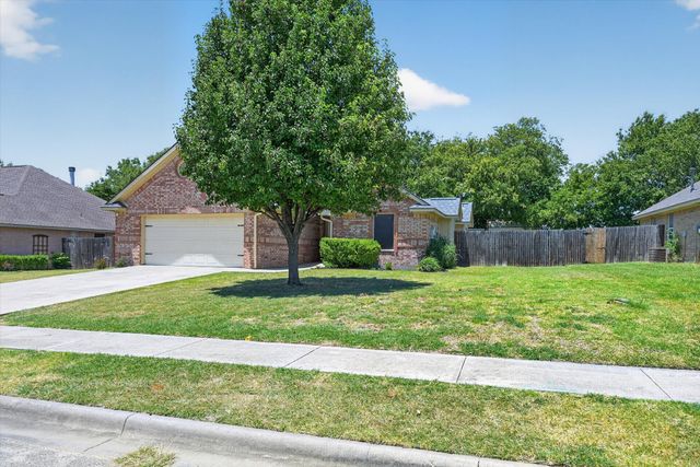 127 N Point Drive, Krum, TX 76249