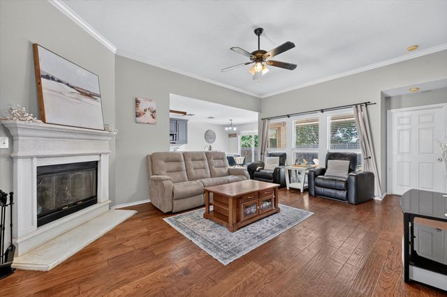127 N Point Drive, Krum, TX 76249
