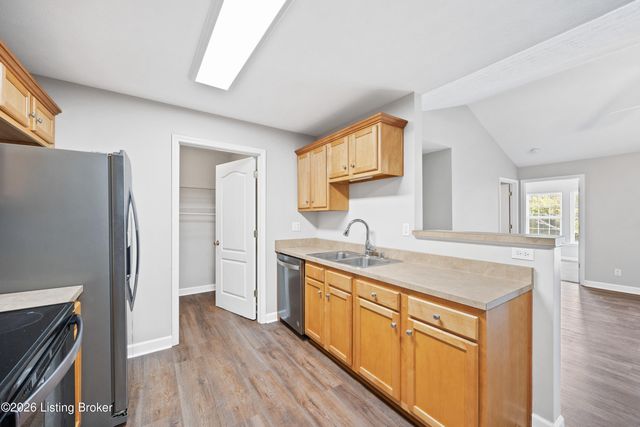 7300 Saint Andrews Woods Cir 203, Louisville, KY 40214
