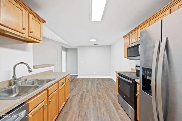 7300 Saint Andrews Woods Cir 203, Louisville, KY 40214
