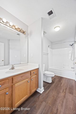 7300 Saint Andrews Woods Cir 203, Louisville, KY 40214