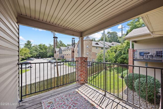 7300 Saint Andrews Woods Cir 203, Louisville, KY 40214