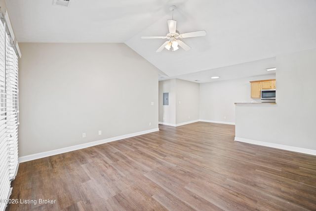 7300 Saint Andrews Woods Cir 203, Louisville, KY 40214